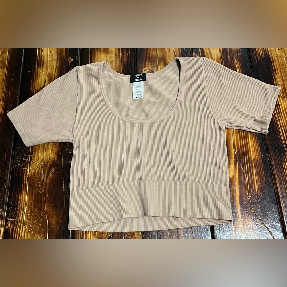 Cute ribbed crop top.